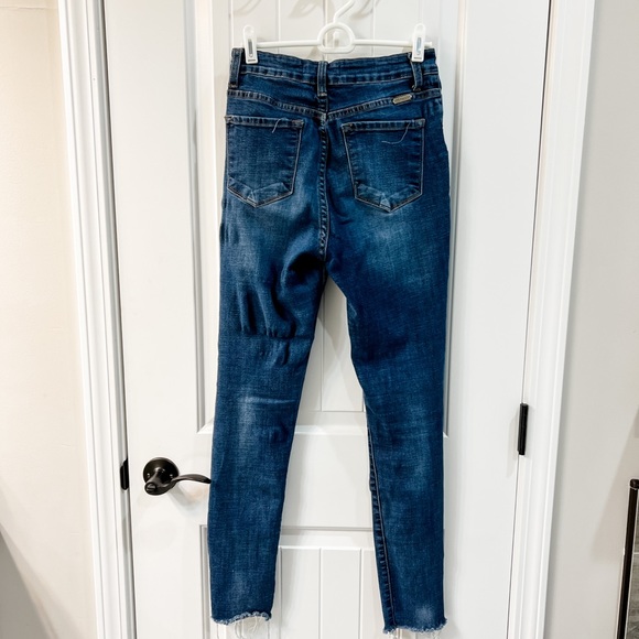 Kancan Dark Wash Raw Hem Distressed 10” High Rise Skinny Jeans Size 26 - Picture 4 of 11
